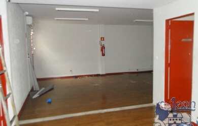 Imagem: O depósito possui 3 Vagas na garagem e está localizado em