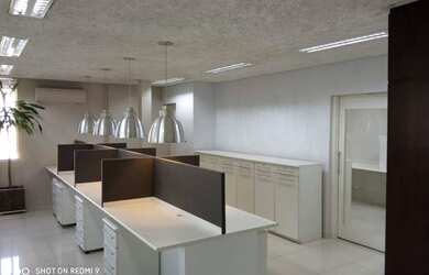 Imagem: O depósito possui 3 Vagas na garagem, 114m² de Área e está