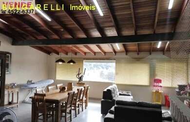 Imagem: A casa possui 3 Dormitórios, 4 Banheiros, 2 Vagas na garagem