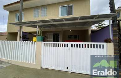 Imagem: A casa possui 2 Dormitórios, 2 Banheiros, 1 Vaga na garagem