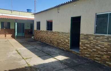 Imagem: A casa possui 2 Dormitórios, 2 Banheiros, 1 Vaga na garagem