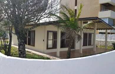 Imagem: A casa possui 3 Dormitórios, 4 Vagas na garagem e está localizado