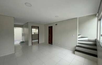 Imagem: A casa para alugar possui 3 Dormitórios, 3 Banheiros, 2 Vagas