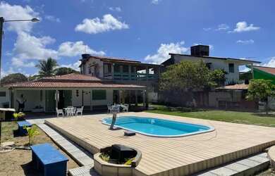 Imagem: A casa possui 4 Dormitórios, 5 Vagas na garagem e está localizado