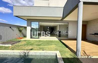 Imagem: A casa em condomínio possui 3 Dormitórios, 4 Banheiros, 4