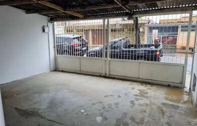 Imagem: A casa possui 2 Dormitórios, 1 Banheiro, 2 Vagas na garagem