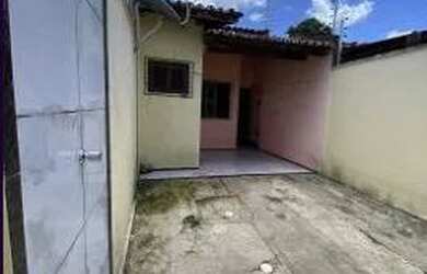 Imagem: A casa possui 2 Dormitórios, 2 Banheiros, 2 Vagas na garagem