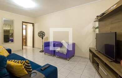 Imagem: A casa possui 3 Dormitórios, 2 Banheiros, 2 Vagas na garagem