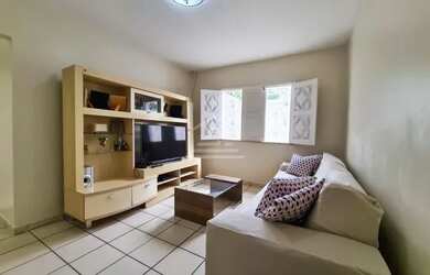 Imagem: A casa possui 3 Dormitórios, 2 Banheiros, 2 Vagas na garagem