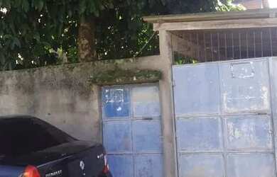 Imagem: A casa possui 2 Dormitórios, 2 Banheiros, 2 Vagas na garagem