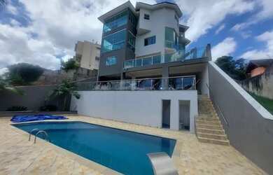 Imagem: A casa em condomínio possui 4 Dormitórios, 4 Banheiros, 4