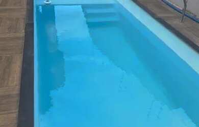 Imagem: A casa possui 3 Dormitórios, 2 Banheiros, 5 Vagas na garagem