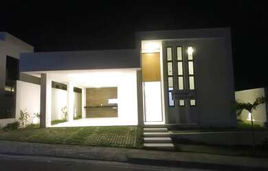 Imagem: A casa em condomínio possui 4 Dormitórios, 4 Banheiros, 2