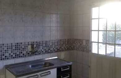 Imagem: A casa possui 2 Dormitórios, 2 Banheiros, 2 Vagas na garagem