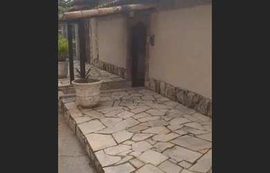 Imagem: A casa possui 2 Dormitórios, 2 Banheiros, 1 Vaga na garagem