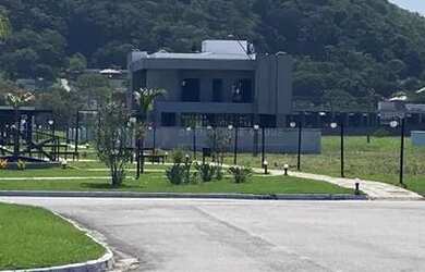 Imagem 5: Casa à Venda. Piscina, Varanda, Guarda roupae10m² de Área