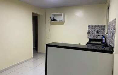 Imagem: A casa possui 3 Dormitórios, 1 Banheiro, 2 Vagas na garagem