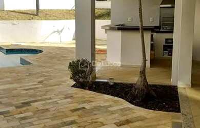 Imagem: A casa em condomínio possui 4 Dormitórios, 5 Banheiros, 5