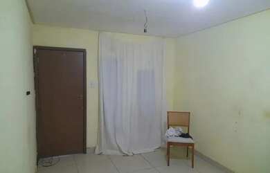 Imagem: A casa possui 1 Dormitório, 1 Banheiro, 1 Vaga na garagem e