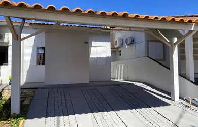 Imagem: A casa em condomínio possui 3 Dormitórios, 2 Banheiros, 2