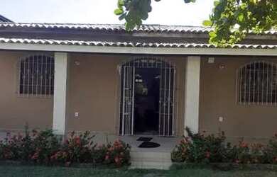 Imagem: A casa em condomínio possui 4 Dormitórios, 1 Banheiro, 5 Vagas