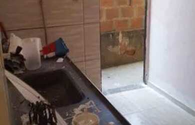 Imagem: A casa possui 1 Dormitório e 1 Banheiro e está localizado