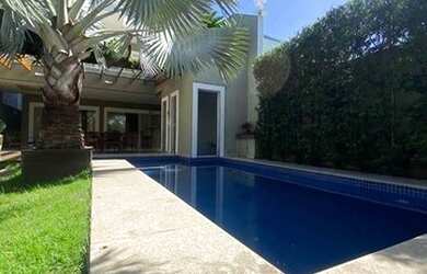 Imagem: A casa em condomínio possui 4 Dormitórios, 5 Banheiros, 2