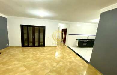 Imagem: A casa possui 2 Dormitórios, 1 Banheiro, 2 Vagas na garagem