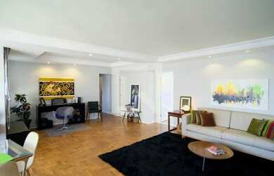 Imagem: O apartamento possui 3 Dormitórios, 3 Banheiros, 2 Vagas na