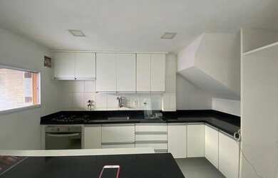 Imagem: A casa em condomínio possui 3 Dormitórios, 3 Banheiros, 2