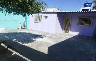 Imagem: A casa possui 2 Dormitórios, 1 Banheiro, 4 Vagas na garagem