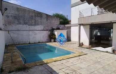 Imagem: A casa possui 3 Dormitórios, 4 Banheiros, 5 Vagas na garagem