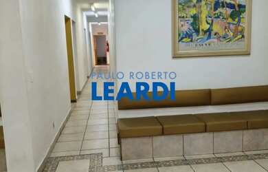 Imagem: O depósito possui 5 Vagas na garagem, 385m² de Área e está