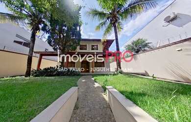 Imagem: A casa possui 4 Dormitórios, 5 Banheiros, 5 Vagas na garagem