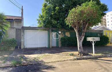 Imagem: A casa possui 5 Dormitórios, 4 Banheiros, 5 Vagas na garagem