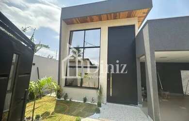 Imagem: A casa possui 3 Dormitórios, 4 Banheiros, 2 Vagas na garagem