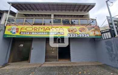 Imagem: A casa possui 3 Dormitórios, 5 Banheiros, 4 Vagas na garagem