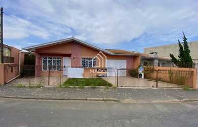 Imagem: A casa possui 3 Dormitórios, 1 Banheiro, 4 Vagas na garagem