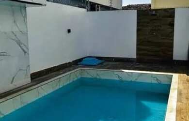 Imagem: A casa possui 3 Dormitórios, 2 Banheiros, 3 Vagas na garagem