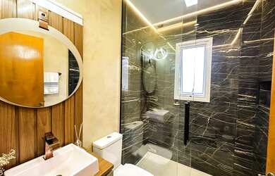 Imagem 12: Casa de condomínio para venda tem 700 metros quadrados com 5 quartos