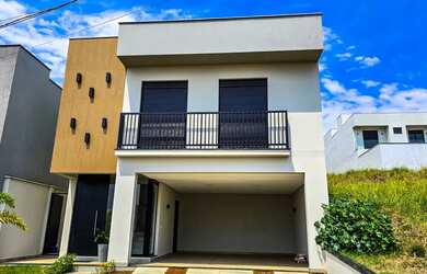 Imagem: A casa em condomínio possui 3 Dormitórios, 4 Banheiros, 2