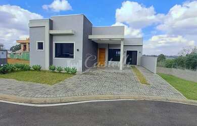 Imagem: A casa possui 3 Dormitórios, 1 Banheiro, 1 Vaga na garagem