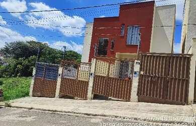 Imagem: A casa possui 2 Dormitórios, 1 Banheiro, 1 Vaga na garagem