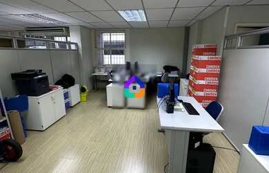 Imagem: O depósito possui 750m² de Área e está localizado em Centro