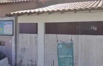 Imagem: A casa possui 3 Dormitórios, 2 Banheiros, 1 Vaga na garagem