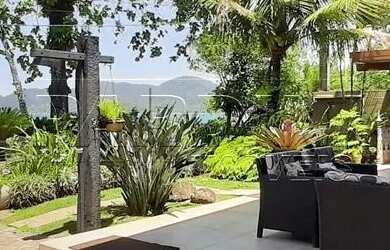 Imagem: A casa em condomínio possui 5 Dormitórios, 5 Banheiros, 4