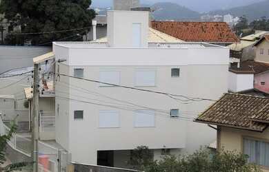 Imagem: O apartamento possui 1 Dormitório, 1 Banheiro, 1 Vaga na garagem