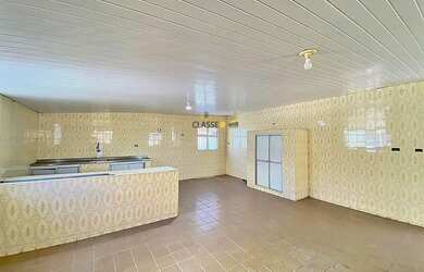 Imagem: A casa possui 3 Dormitórios, 3 Banheiros, 5 Vagas na garagem