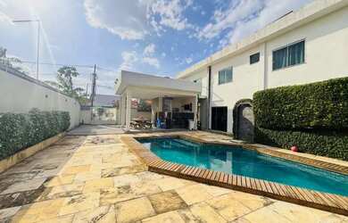 Imagem: A casa em condomínio possui 5 Dormitórios, 5 Banheiros, 5