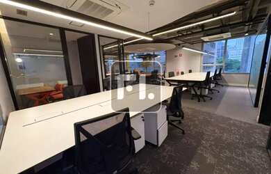 Imagem: O depósito possui 4 Vagas na garagem e 230m² de Área e está